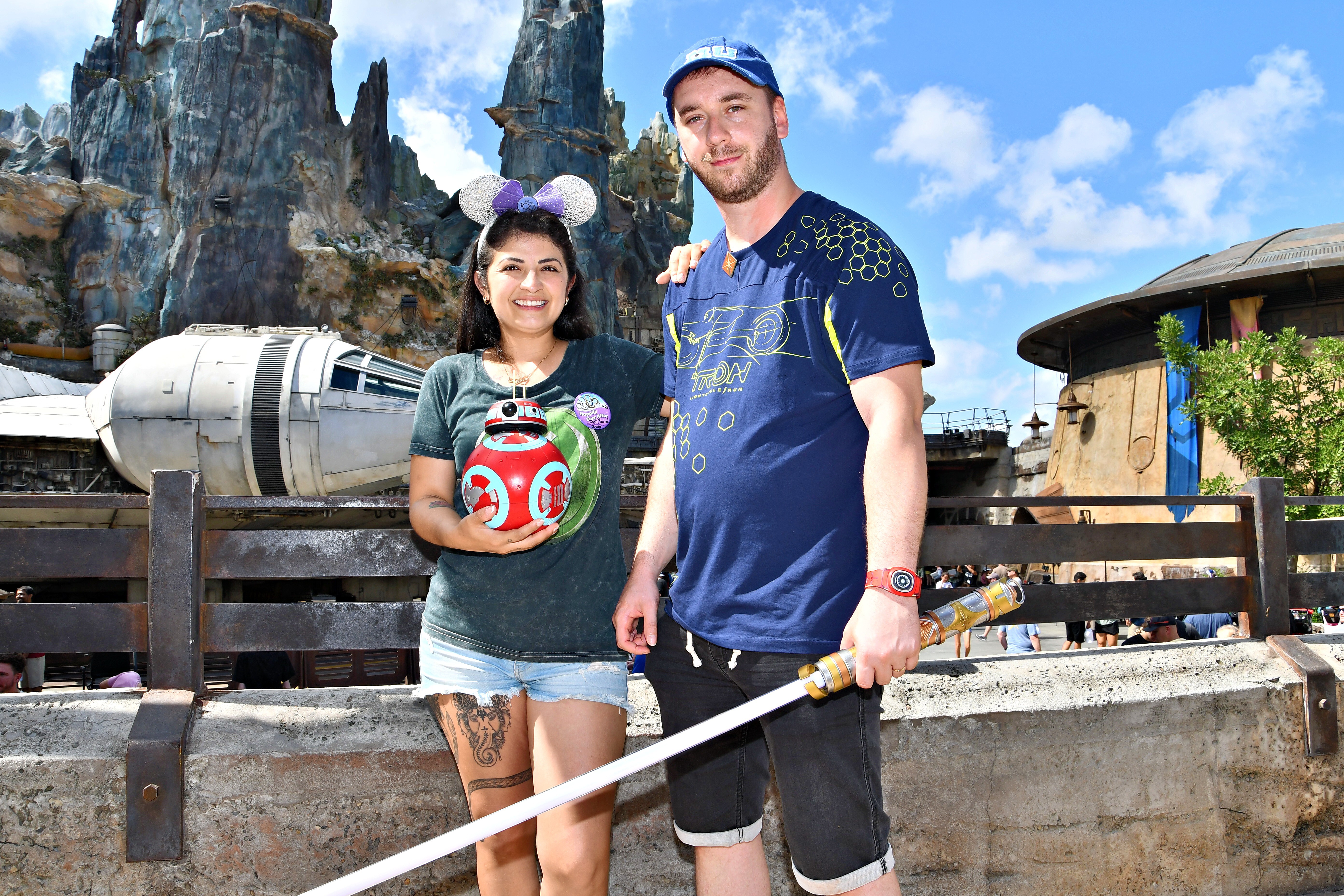 Karen y su esposo en Star Wars: Galaxy's Edge, Disney's Hollywood Studios